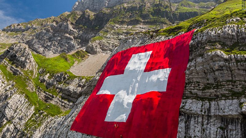 Schweizer Flaggen bei der Heimgartner Fahnen AG: Haltbare Stoffe und zahlreiche Grössen